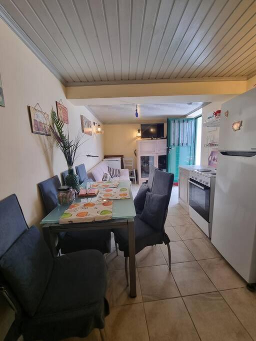 Gwgw's House Hébergement de vacances Argyrades